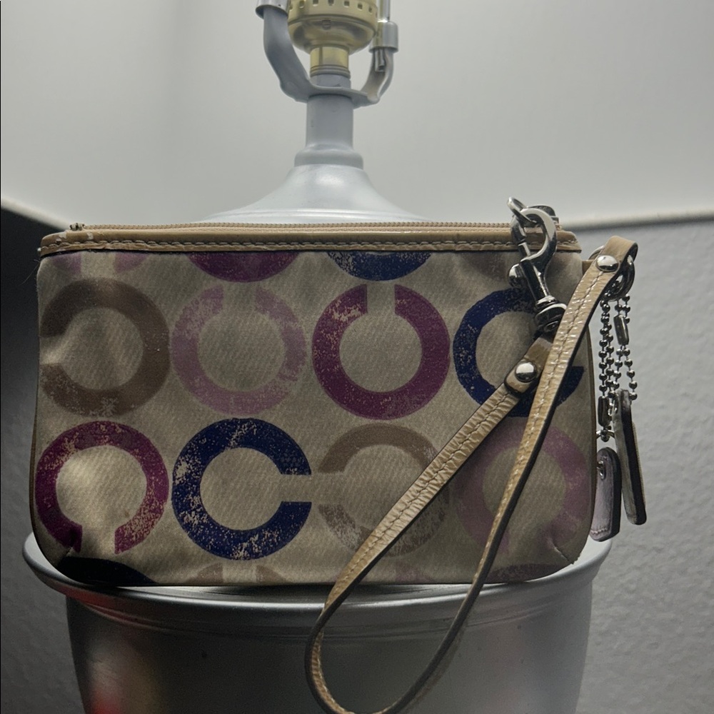 Coach Gesso Op Art Metallic Wristlet - Picture 5 of 16